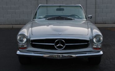 Mercedes-Benz-200-Series-1967-Convertible-16