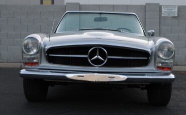 Mercedes-Benz-200-Series-1967-Convertible-17