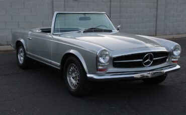 Mercedes-Benz-200-Series-1967-Convertible-18