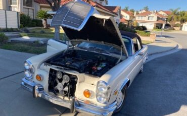 Mercedes-Benz-200-Series-1967-Convertible-18