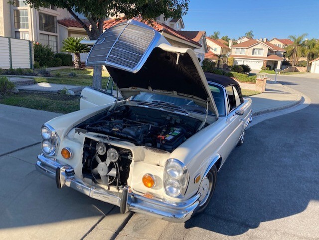 Mercedes-Benz-200-Series-1967-Convertible-18