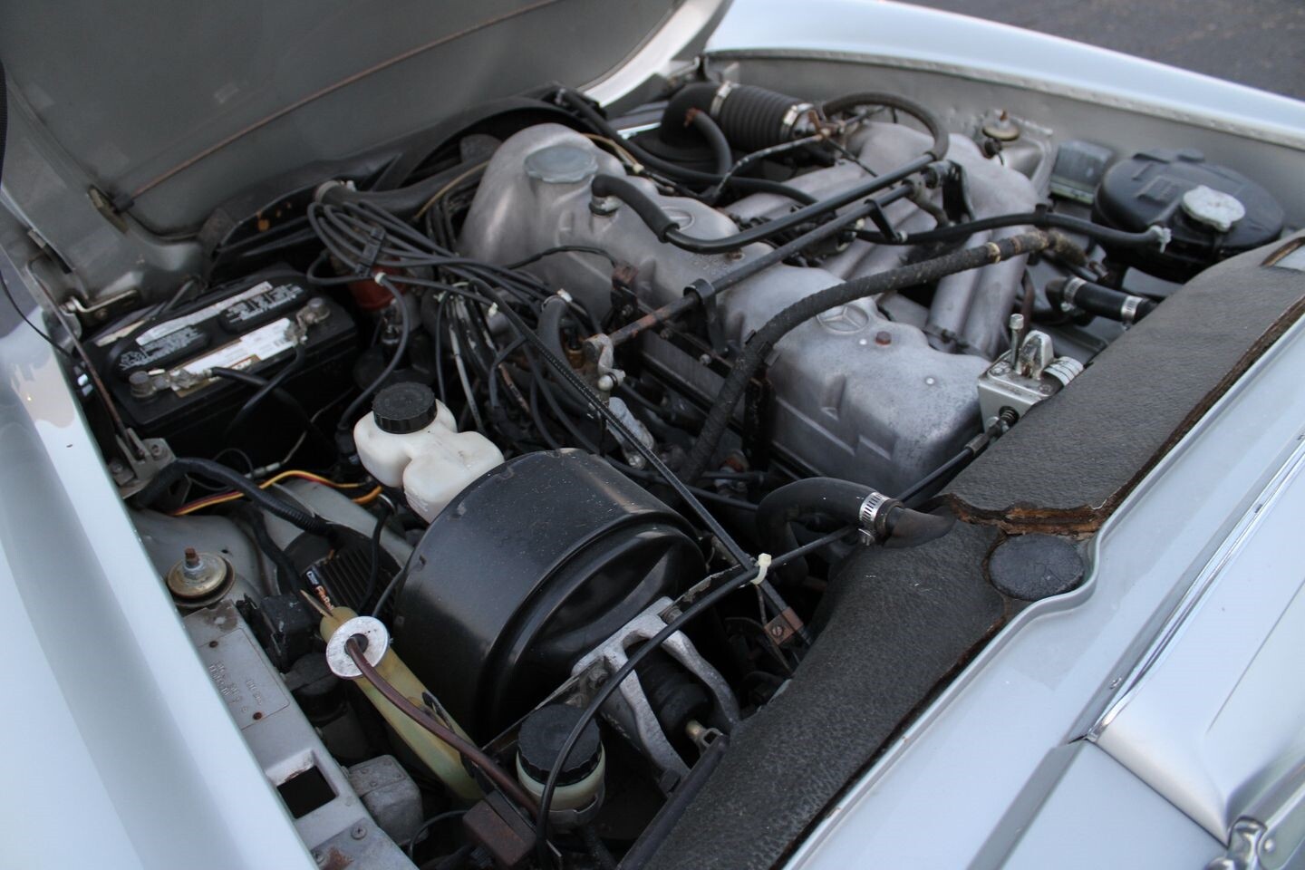 Mercedes-Benz-200-Series-1967-Convertible-20