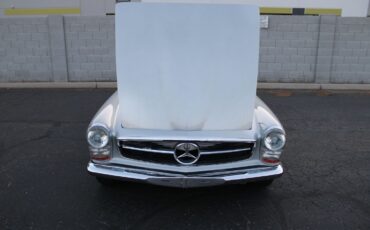 Mercedes-Benz-200-Series-1967-Convertible-21