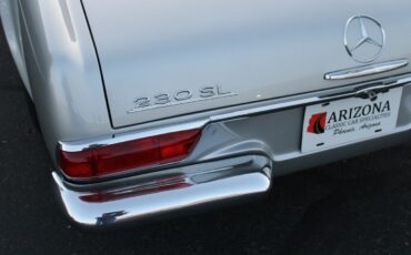 Mercedes-Benz-200-Series-1967-Convertible-24