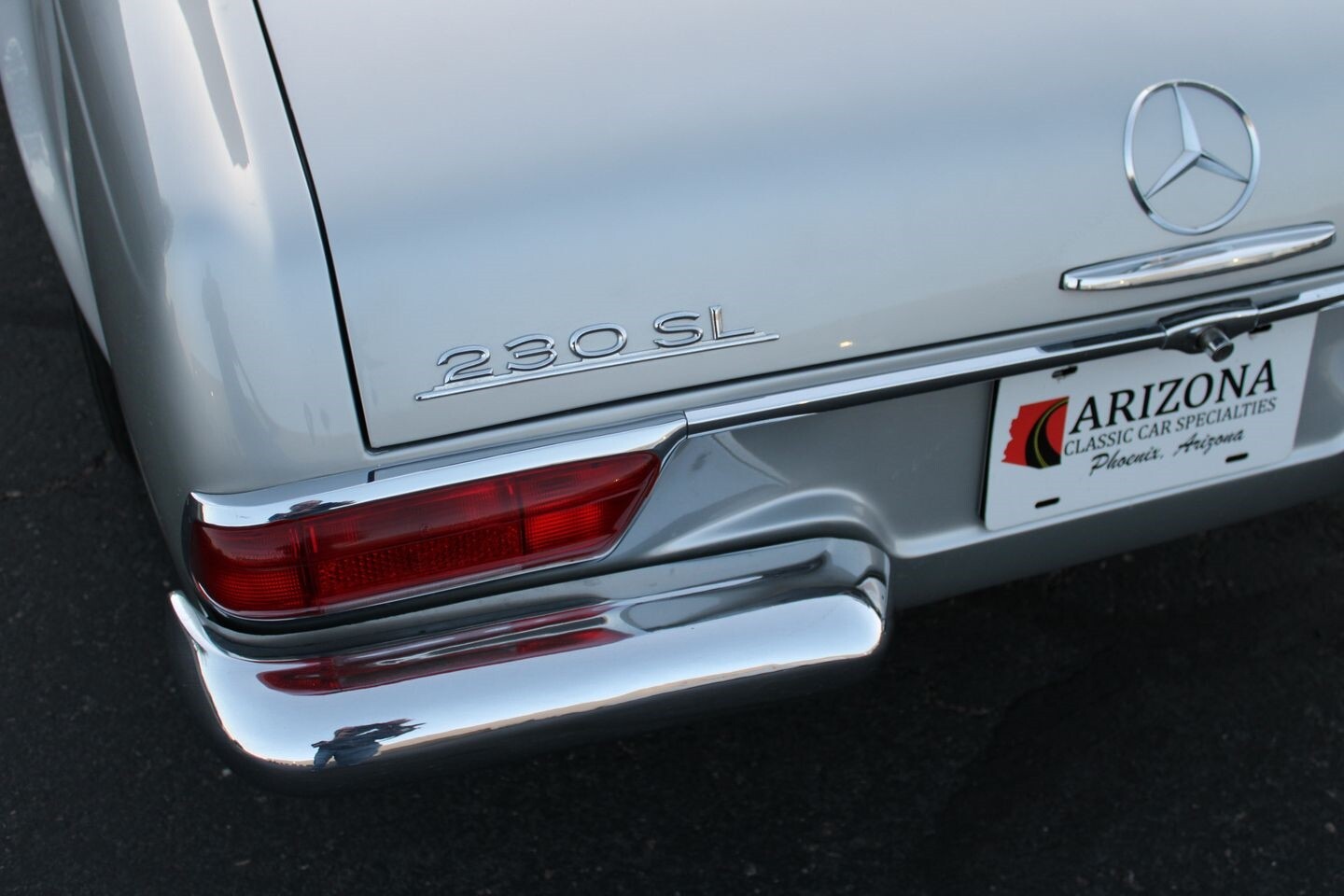 Mercedes-Benz-200-Series-1967-Convertible-24
