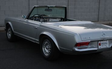 Mercedes-Benz-200-Series-1967-Convertible-25