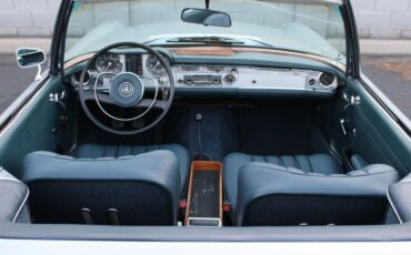 Mercedes-Benz-200-Series-1967-Convertible-26