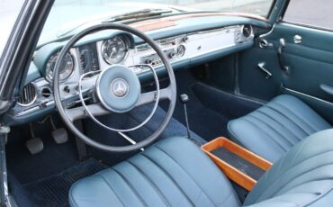 Mercedes-Benz-200-Series-1967-Convertible-28