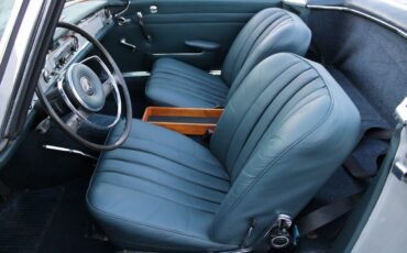 Mercedes-Benz-200-Series-1967-Convertible-29