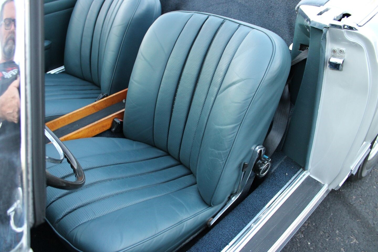 Mercedes-Benz-200-Series-1967-Convertible-30