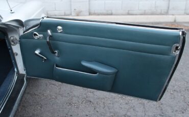 Mercedes-Benz-200-Series-1967-Convertible-33