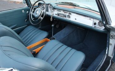 Mercedes-Benz-200-Series-1967-Convertible-34
