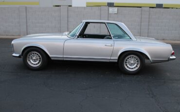 Mercedes-Benz-200-Series-1967-Convertible-4