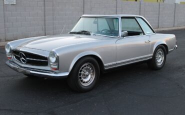 Mercedes-Benz-200-Series-1967-Convertible-5