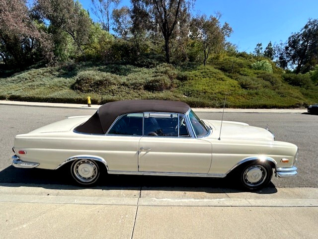 Mercedes-Benz-200-Series-1967-Convertible-5