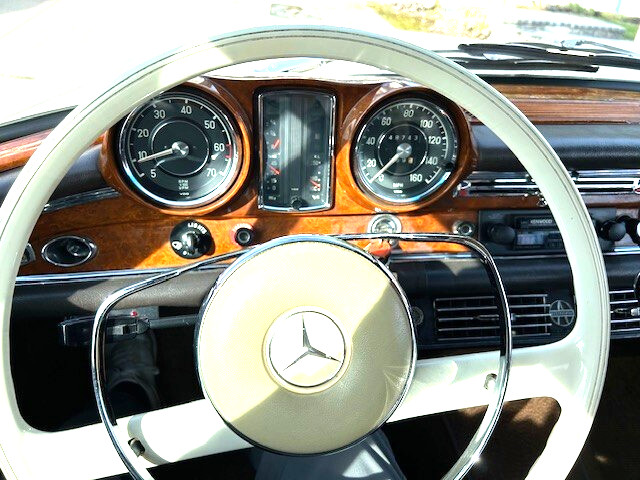 Mercedes-Benz-200-Series-1967-Convertible-6