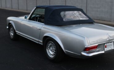 Mercedes-Benz-200-Series-1967-Convertible-8