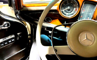 Mercedes-Benz-200-Series-1967-Convertible-8