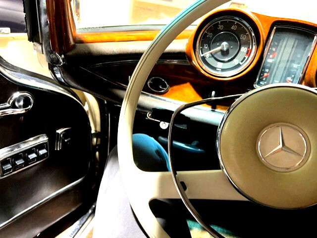 Mercedes-Benz-200-Series-1967-Convertible-8