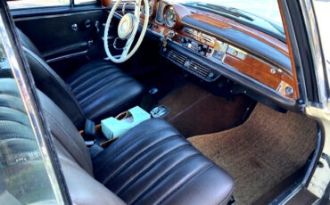 Mercedes-Benz-200-Series-1967-Convertible-9