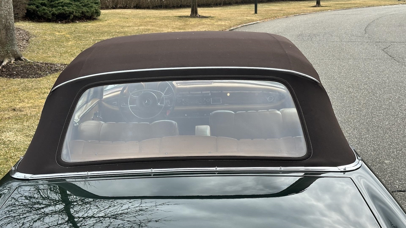 Mercedes-Benz-200-Series-1968-Convertible-13