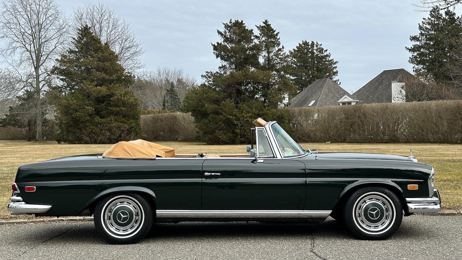 Mercedes-Benz-200-Series-1968-Convertible-21