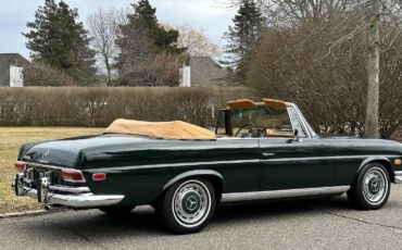 Mercedes-Benz-200-Series-1968-Convertible-22