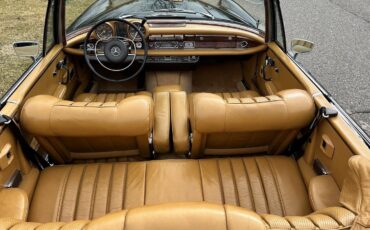 Mercedes-Benz-200-Series-1968-Convertible-3