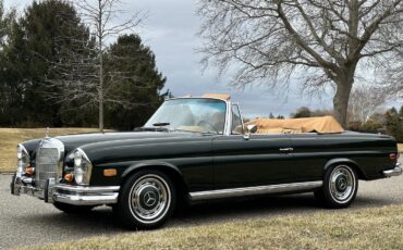 Mercedes-Benz-200-Series-1968-Convertible-32