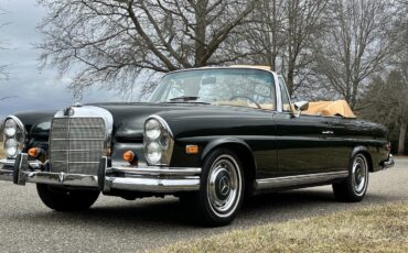 Mercedes-Benz-200-Series-1968-Convertible-36
