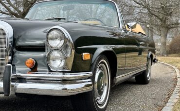 Mercedes-Benz-200-Series-1968-Convertible-38