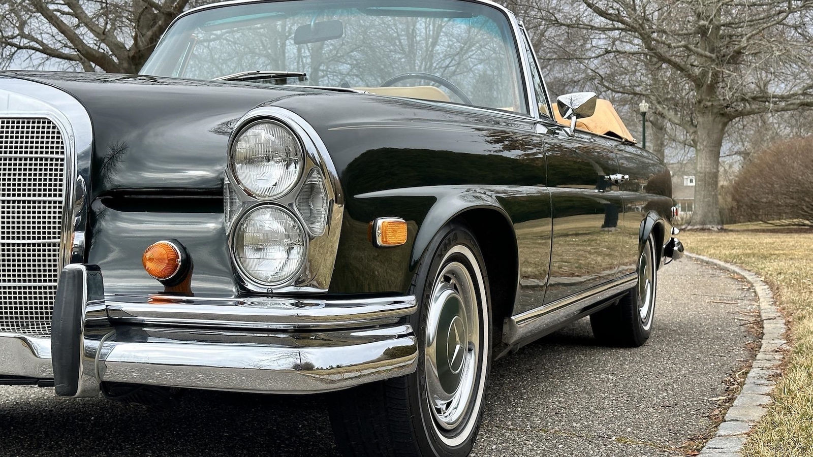 Mercedes-Benz-200-Series-1968-Convertible-38