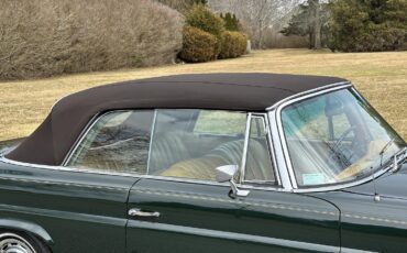 Mercedes-Benz-200-Series-1968-Convertible-9