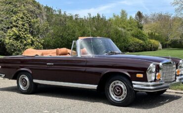 Mercedes-Benz-200-Series-1971-Convertible-11
