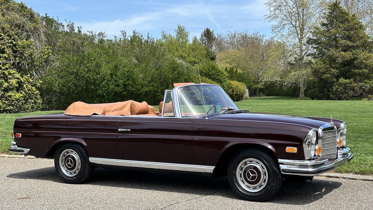 Mercedes-Benz-200-Series-1971-Convertible-12