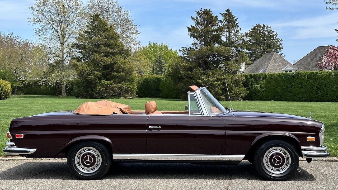 Mercedes-Benz-200-Series-1971-Convertible-13