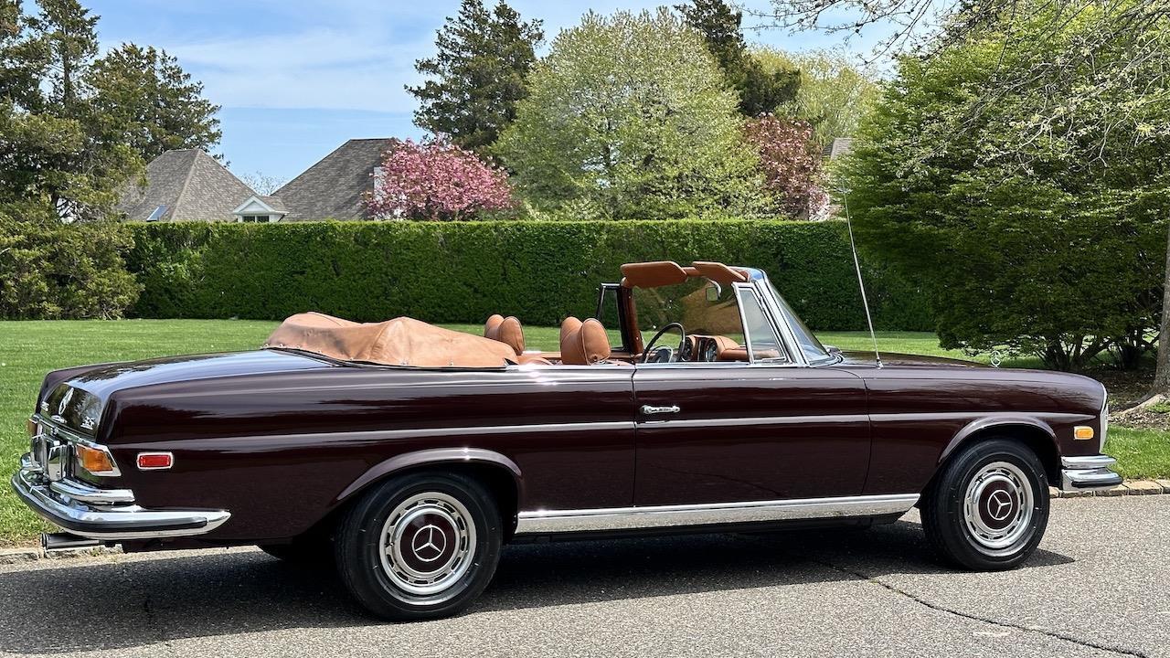 Mercedes-Benz-200-Series-1971-Convertible-14