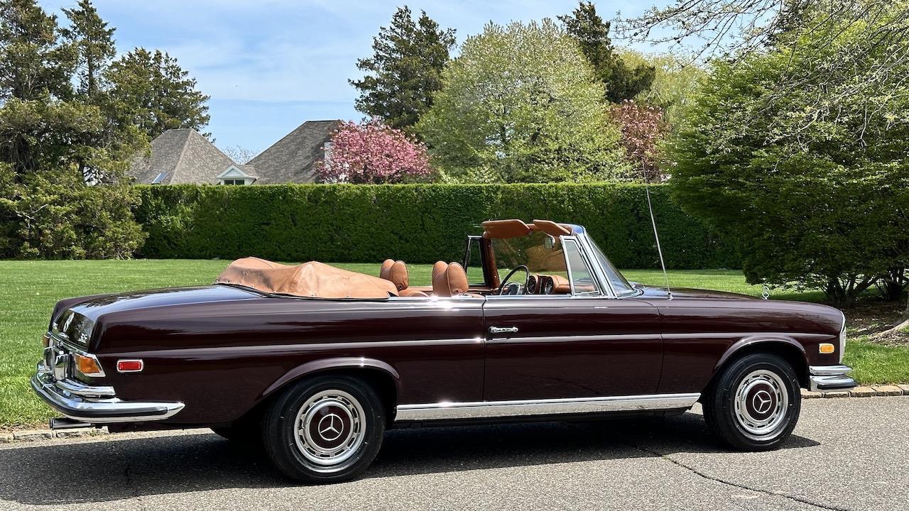 Mercedes-Benz-200-Series-1971-Convertible-15