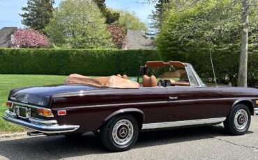 Mercedes-Benz-200-Series-1971-Convertible-16