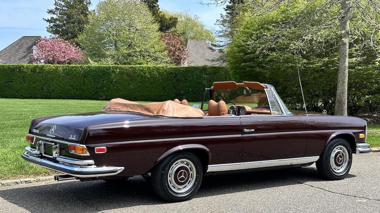 Mercedes-Benz-200-Series-1971-Convertible-16