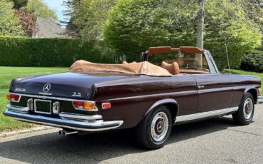 Mercedes-Benz-200-Series-1971-Convertible-17