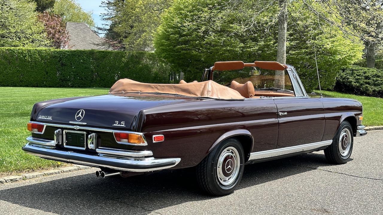 Mercedes-Benz-200-Series-1971-Convertible-17