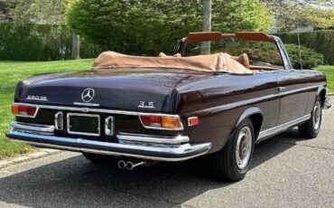 Mercedes-Benz-200-Series-1971-Convertible-18