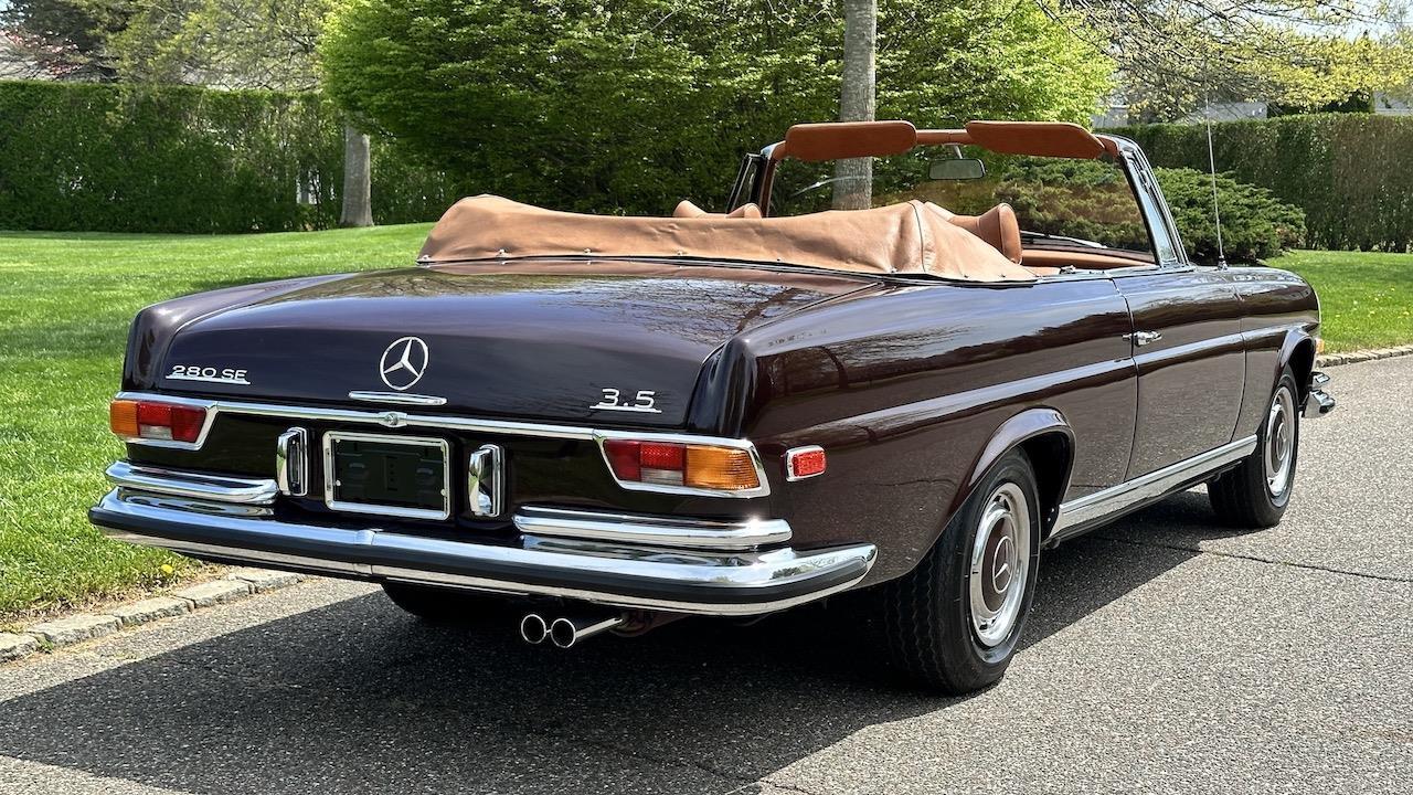 Mercedes-Benz-200-Series-1971-Convertible-18