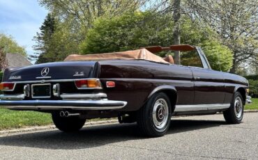 Mercedes-Benz-200-Series-1971-Convertible-21