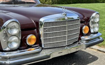 Mercedes-Benz-200-Series-1971-Convertible-24
