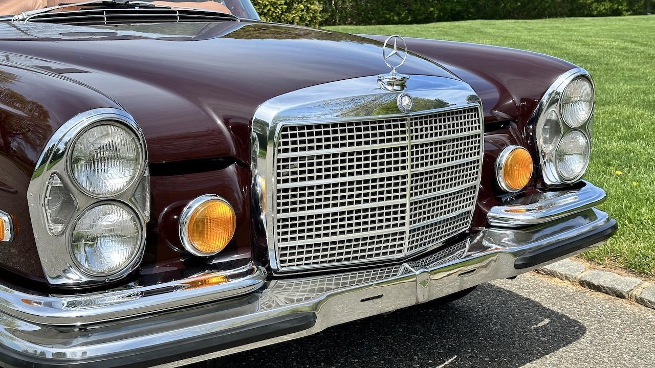 Mercedes-Benz-200-Series-1971-Convertible-24