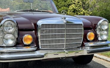 Mercedes-Benz-200-Series-1971-Convertible-25