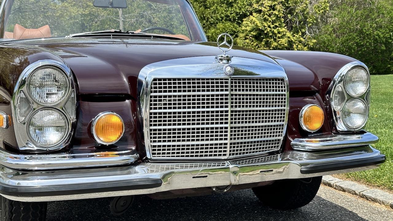 Mercedes-Benz-200-Series-1971-Convertible-25