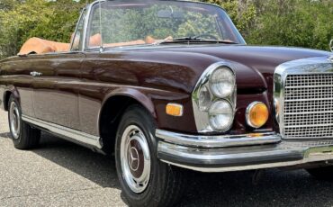 Mercedes-Benz-200-Series-1971-Convertible-26